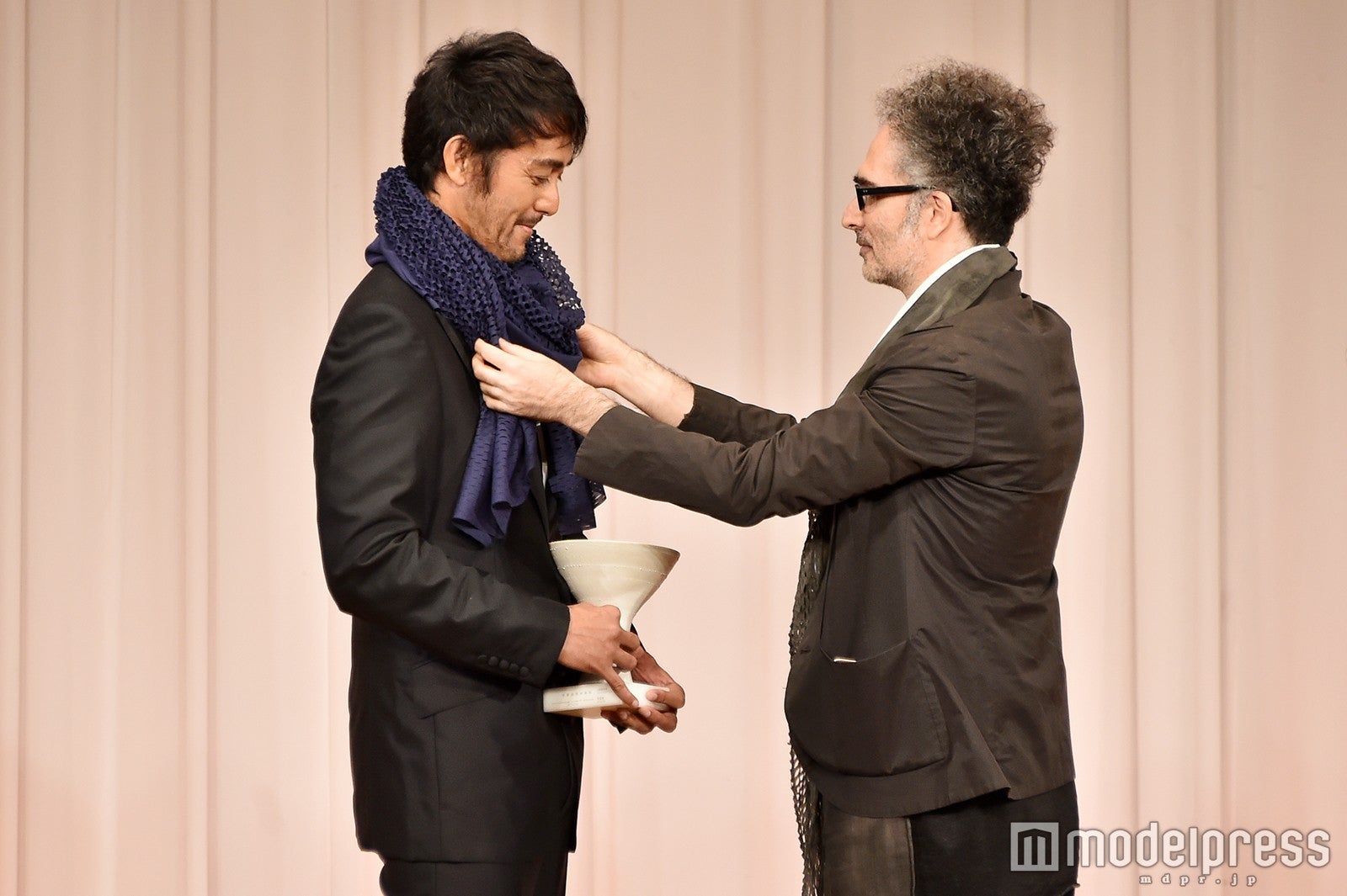 副賞としてスカーフも（C）モデルプレス