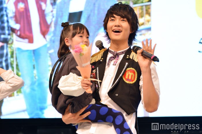 “そらちゃん”と再会した佐野勇斗(C)モデルプレス