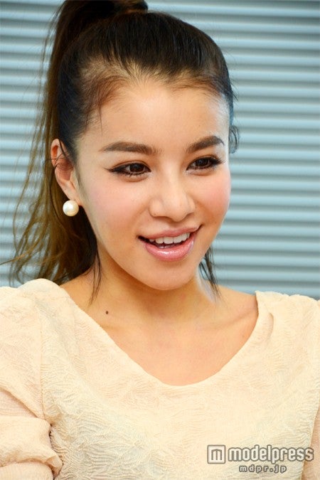 「撮影が楽しくてしょうがない！」と、充実感たっぷりに語る難波サキ