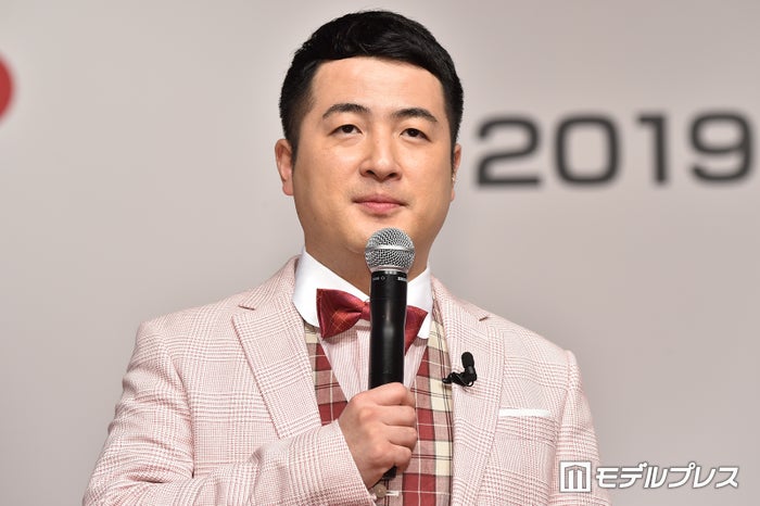 元和牛・水田信二＆山本萩子アナ、お揃いコーデの夫婦ショット公開 豪華手料理に「彩り豊か」「お店のクオリティ」と反響続々