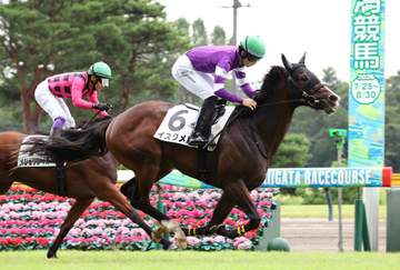 【新馬戦】イスクメル 大外一気だ！デビュー星 豪快差し切りに田山が相棒労う「この馬の走りができた」