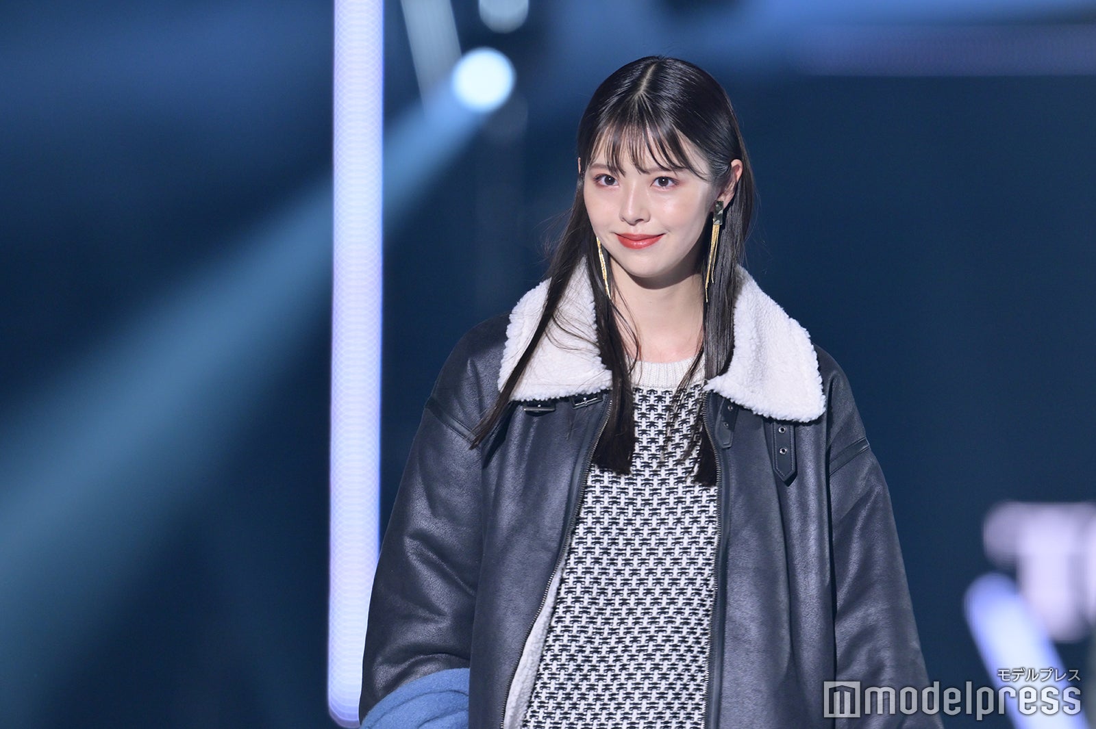 鈴木ゆうか、パンツスタイルで雰囲気ガラリ オレンジメイクにうっとり＜TGC 2022 A／W＞