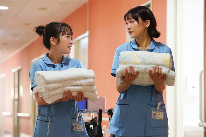 川栄李奈、吉住「となりのナースエイド」第1話より(C)日本テレビ