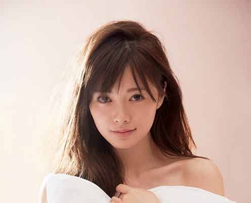 乃木坂46白石麻衣、本気の“大人SEXY” ベッド&バスタブで魅力開放