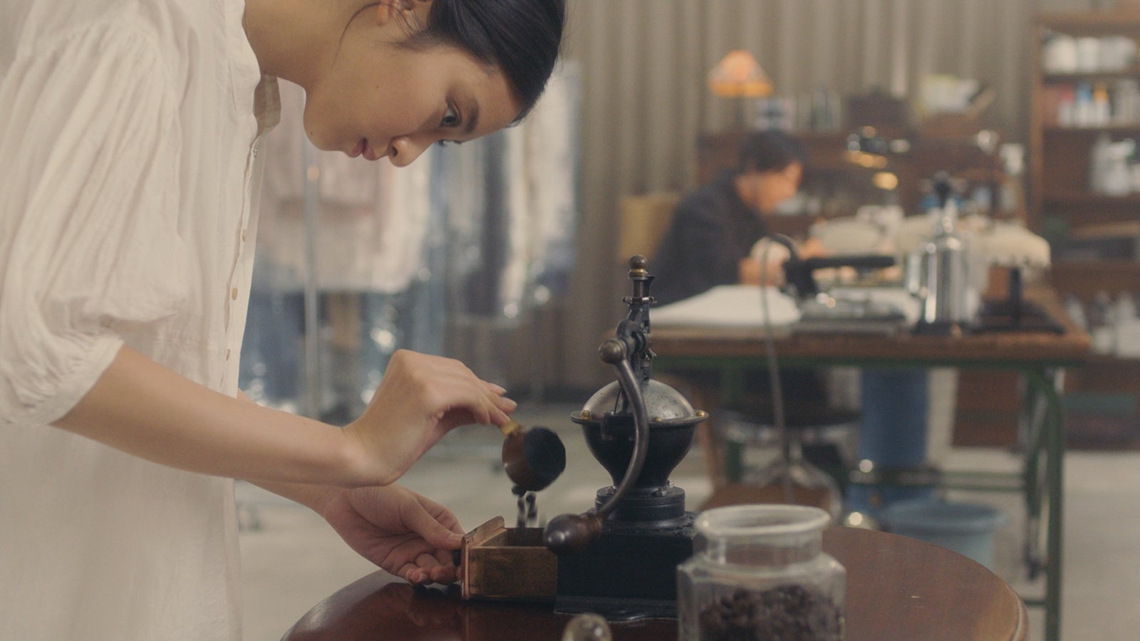 朝篇「21:25 東京発、プラハ行き」より（提供写真）