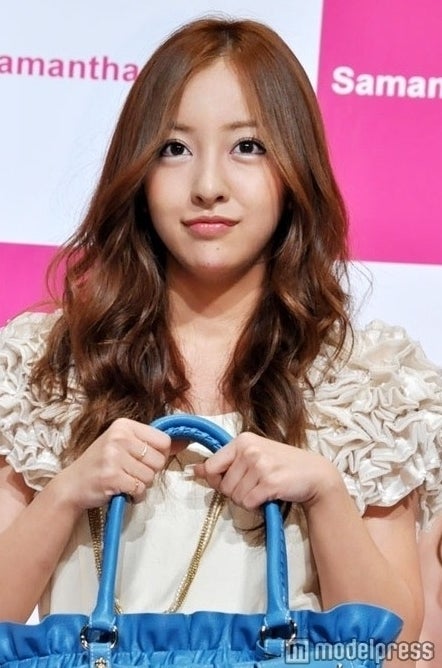 AKB48板野友美とトリンドル玲奈のプリクラに「激カワ」の声