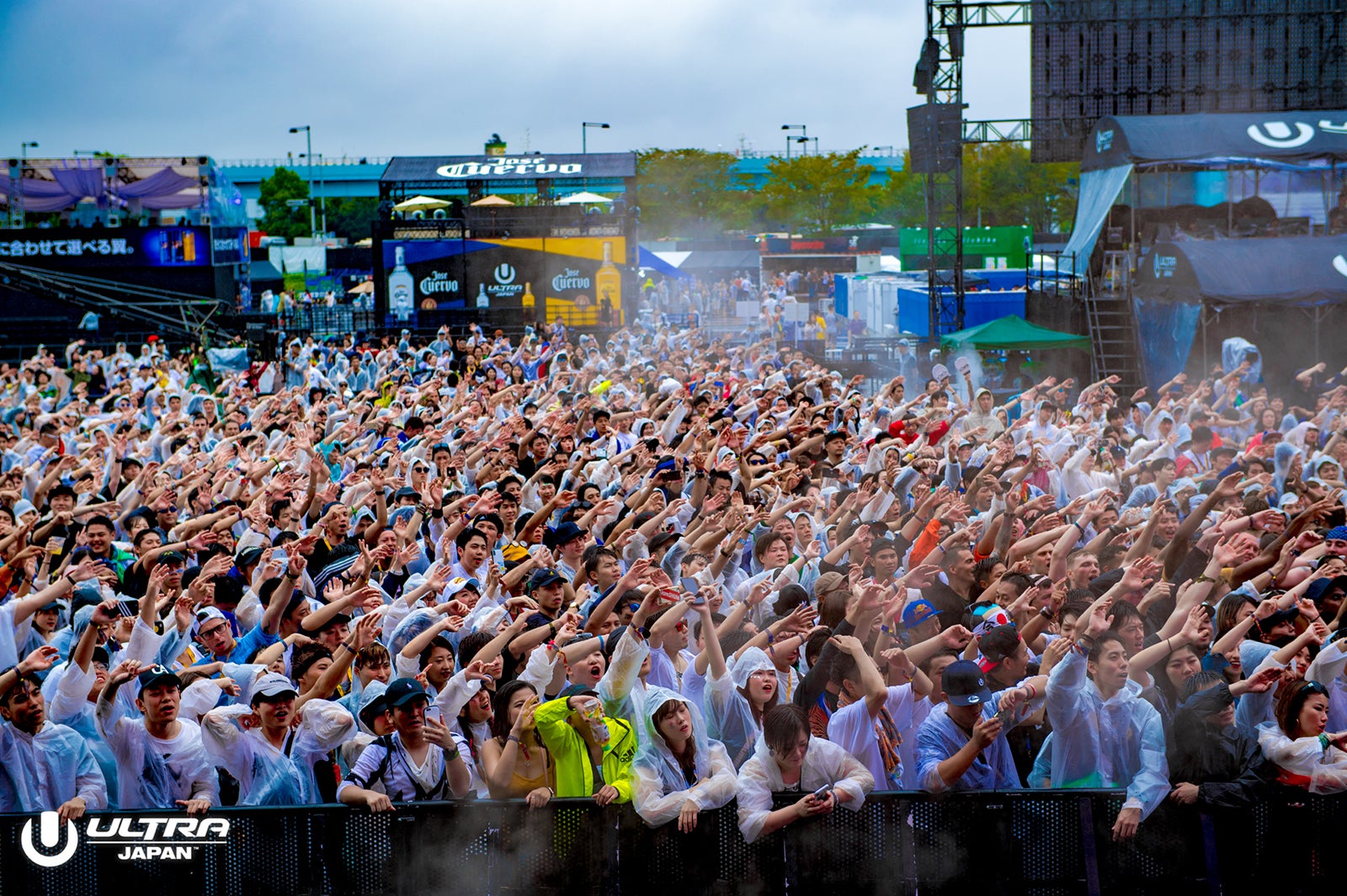「ULTRA JAPAN 2018」雨天の中開幕（提供写真）