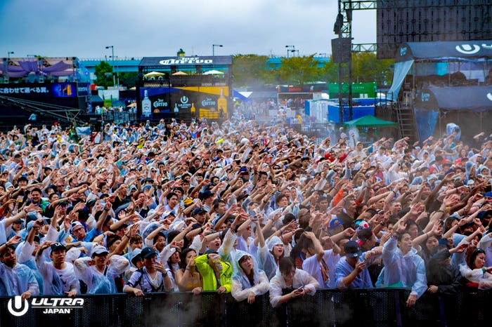 「ULTRA JAPAN 2018」雨天の中開幕(提供写真)