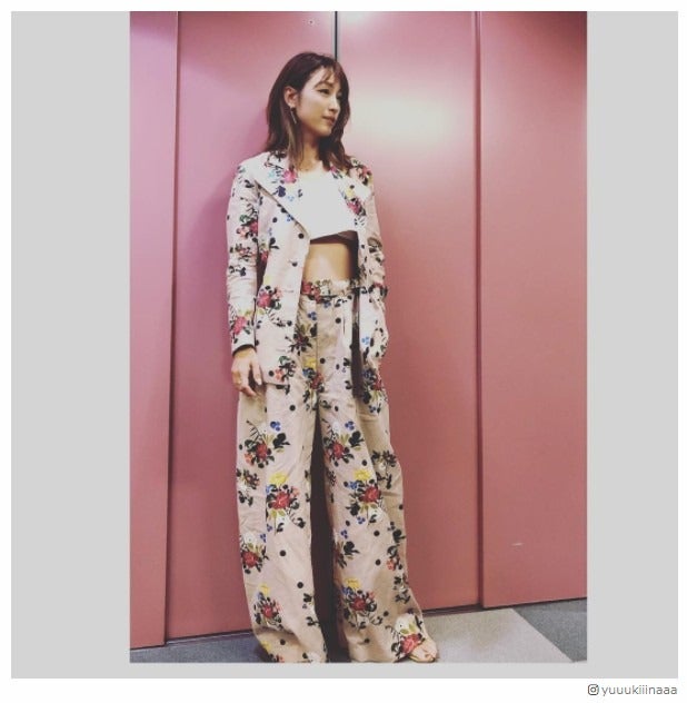 木下優樹菜、美ウエスト見せが色っぽい「脚長い」「スタイル抜群」絶賛の声続々