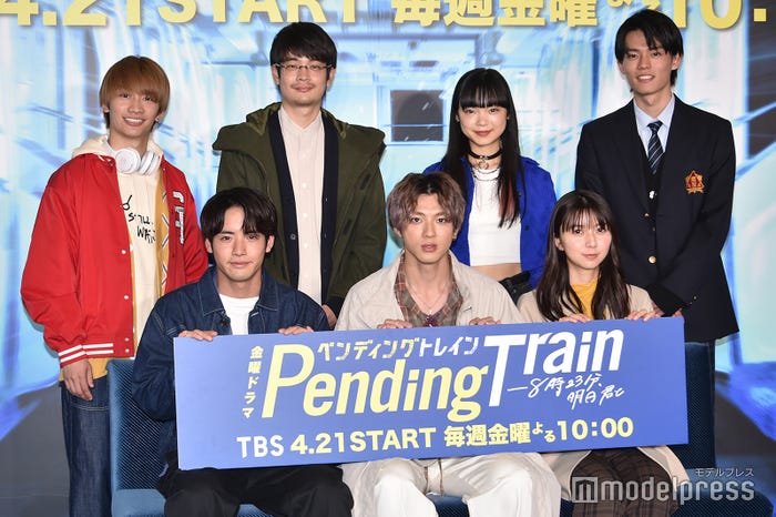 (前列左から)赤楚衛二、山田裕貴、上白石萌歌(後列左から)藤原丈一郎、井之脇海、古川琴音、日向亘(C)モデルプレス