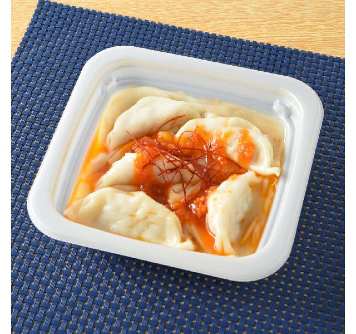 ファミリーマート　ファミマ　こってりやみつき！町中華　こってり旨辛鶏白湯だれの水餃子