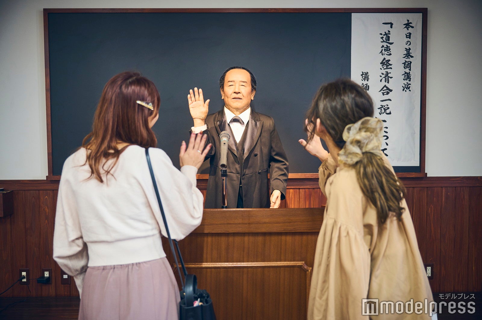 肌の質感もリアルな“渋沢栄一アンドロイド”（C）モデルプレス