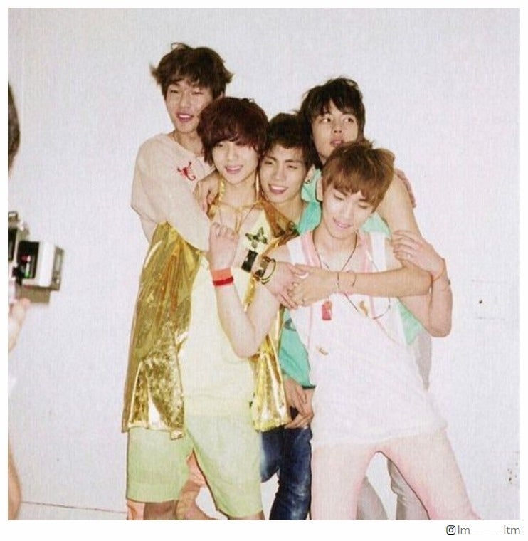 SHINee、デビュー14周年“5人ショット”でお祝い 兵役期間中テミンも「いつも一緒」