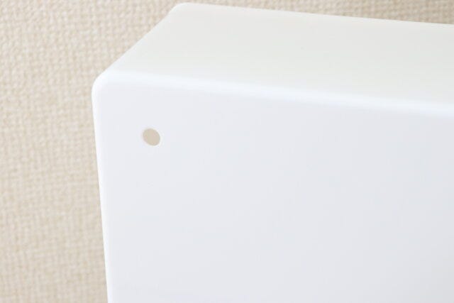 壁にもつけられるコレクションボックス（30cm×30cm×9cm）　ネジ穴