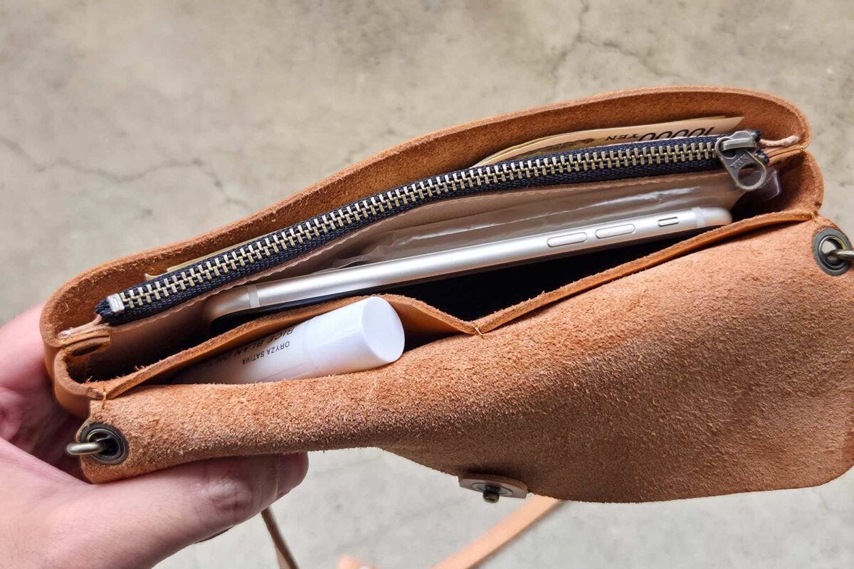 本革スマホポーチ
