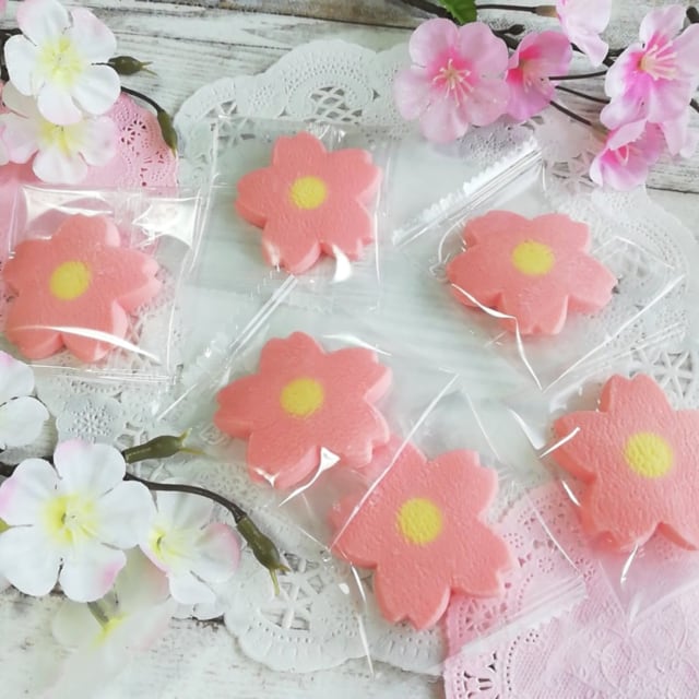 個包装になったカルディの新作桜スイーツの桜しょこらくっきー