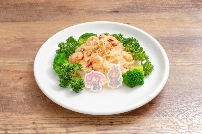 神威と阿伏兎の第七師団特製マリーランド風森々春雨サラダ1,490円 （C）空知英秋／集英社・テレビ東京・電通・BNP・アニプレックス（C）1976，1982，2019 SANRIO CO．，LTD．TOKYO，JAPAN