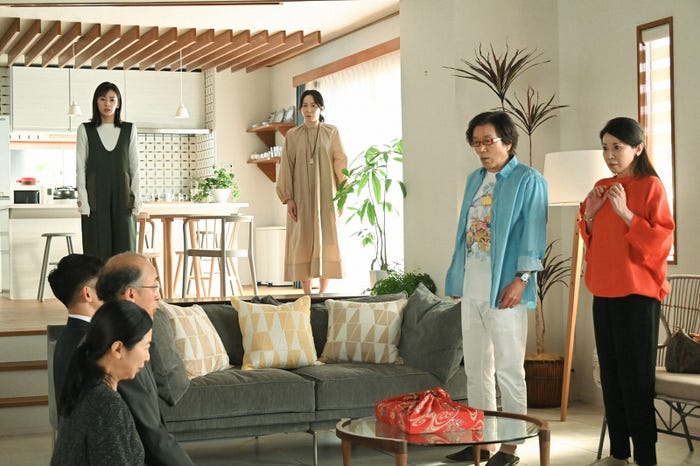 北川景子、平岩紙、平田満、三石琴乃、宮崎美子、酒向芳、永山瑛太「リコカツ」第7話より(C)TBS