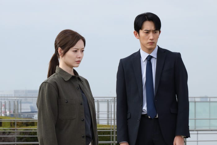 白石麻衣、杉野遥亮「オクラ〜迷宮入り事件捜査〜」第9話(C)フジテレビ