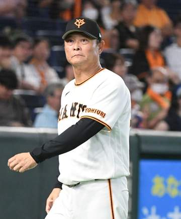巨人 橋上秀樹監督代行「こちらの責任」八回にミスから痛恨4失点→直後に円陣を組んだ理由「やっているメンバーもショックあるでしょうから」