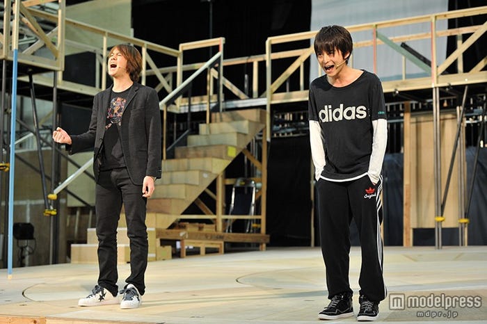 左から:浦井健治、小池徹平