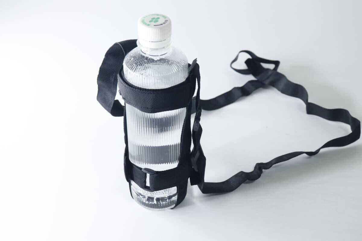 ボトルホルダーにペットボトルを装着した状態の全体像