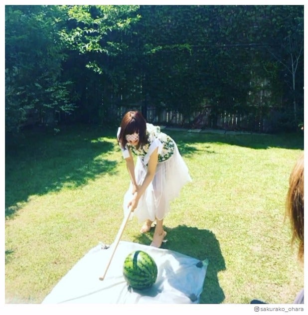 大原櫻子、なかなか割れないスイカ割りが可愛い　撮影の裏側を公開
