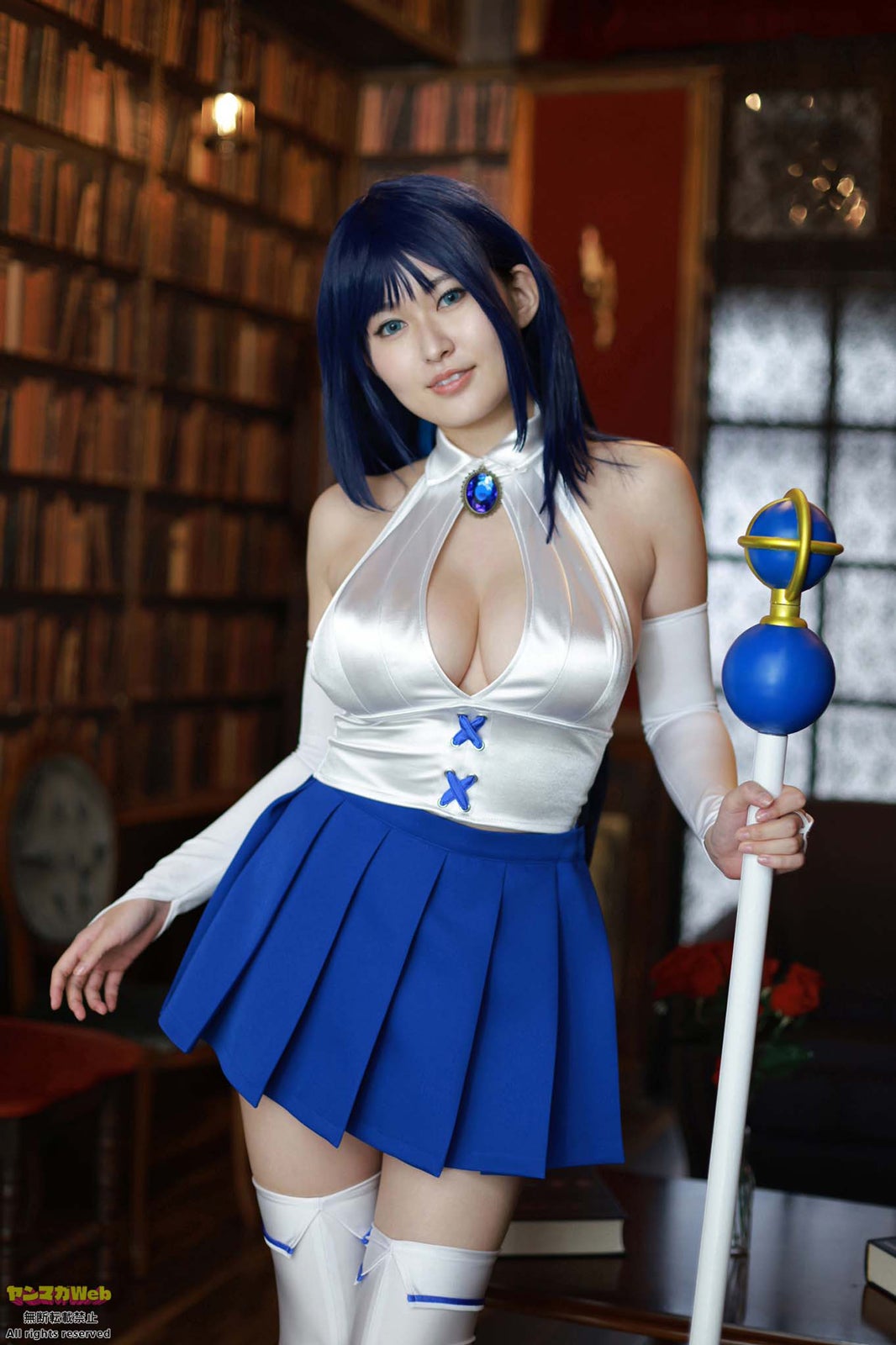 未梨一花、ふんわり美バストにドキッ セクシー術師コスプレ披露