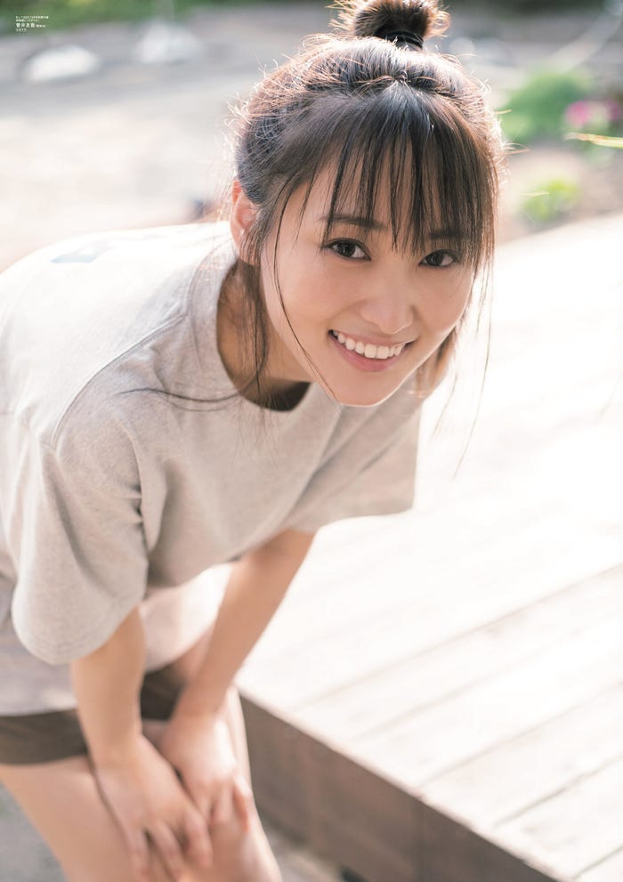 菅井友香「B.L.T.2022年12月号」別冊付録:両面超ビッグポスター(表)(提供写真)