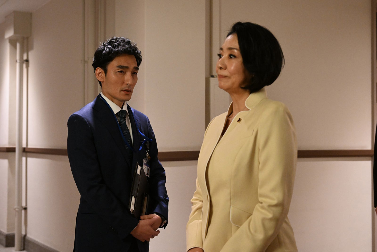 草なぎ剛、片平なぎさ 「罠の戦争」第4話より（C）カンテレ