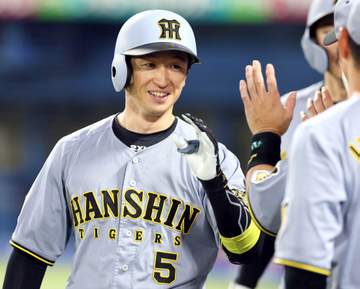阪神・近本 ダメ押し4号3ラン 離脱乗り越え8年連続100安打へマルチで前進 残り25試合で23安打