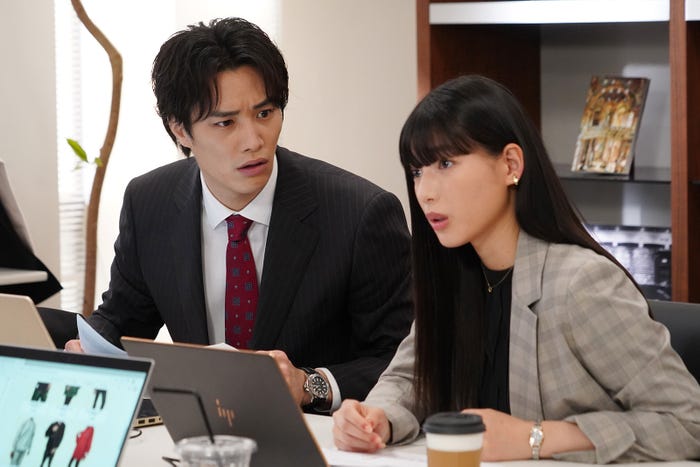 鈴木伸之、石井杏奈/「悪女(わる)~働くのがカッコ悪いなんて誰が言った?~」第6話より(C)日本テレビ