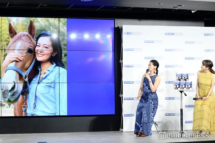 黒谷友香、愛馬との写真公開 (C)モデルプレス