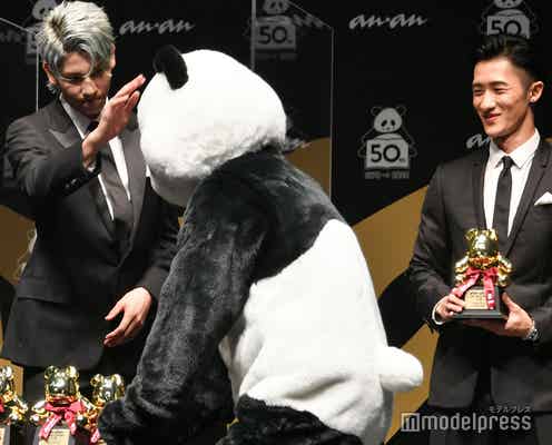 Snow Man岩本照&ラウール、快進撃支えたファンに感謝「これからもたくさんの“初”を取りに行きたい」<ananAWARD 2020>
