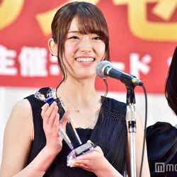 モデルプレス - 乃木坂46松村沙友理、代表スピーチで笑顔全開 ジュエリー贈呈に「本当に感激」