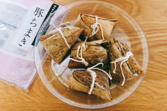 業務スーパーの豚ちまき5個をお皿に盛り付けた状態