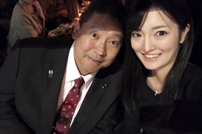 立花孝志、加陽麻里布／2ショット（提供写真）
