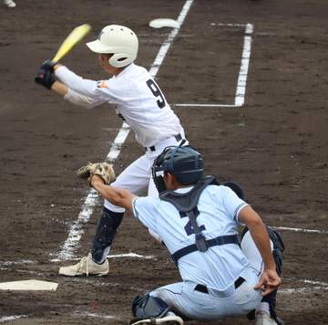 尼崎西が兵庫開幕星 先制二塁打の主将・森田が強肩・好打でけん引