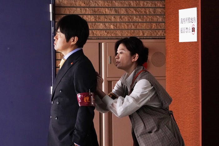 バカリズム、篠原涼子「イップス」第5話より(C)フジテレビ