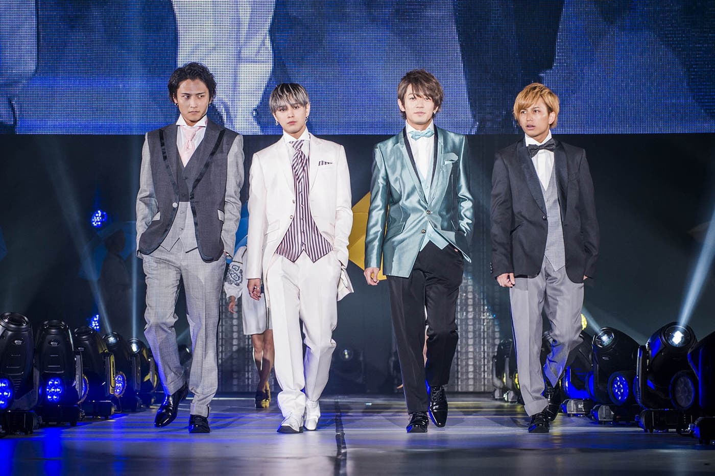 「TRY ME!」ステージの様子(左から)時人、バトシン、大倉士門、中島健(写真提供:KANSAI COLLECTION)