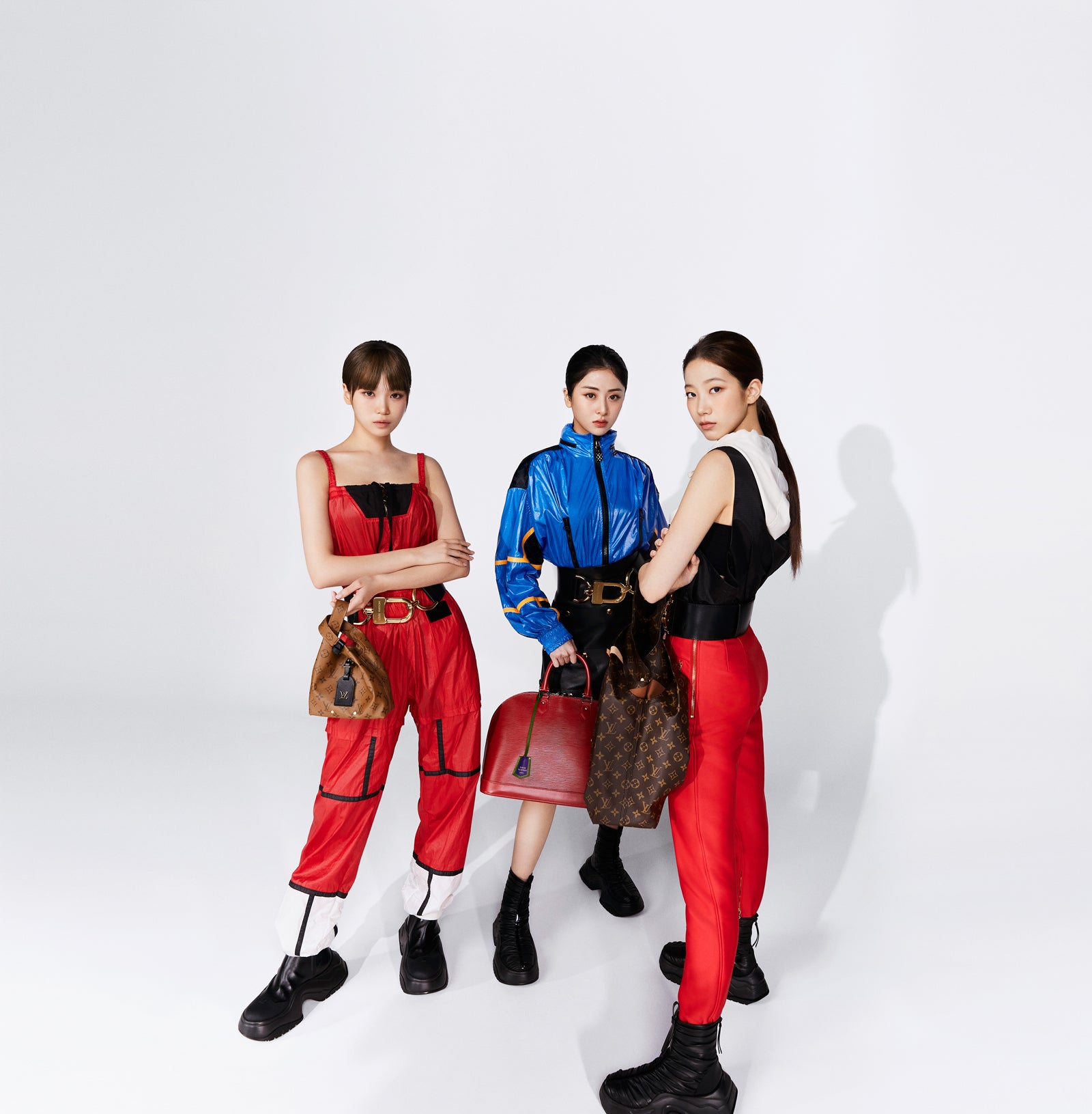 KIM CHAEWON（キム・チェウォン）、HUH YUNJIN（ホ・ユンジン）、KAZUHA（カズハ）（提供写真）