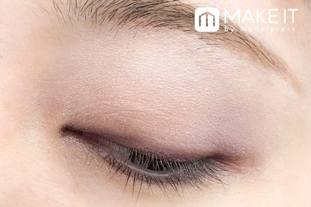 セザンヌ／エアリータッチシャドウ／05 スミレブラウン 使用 (C)メイクイット