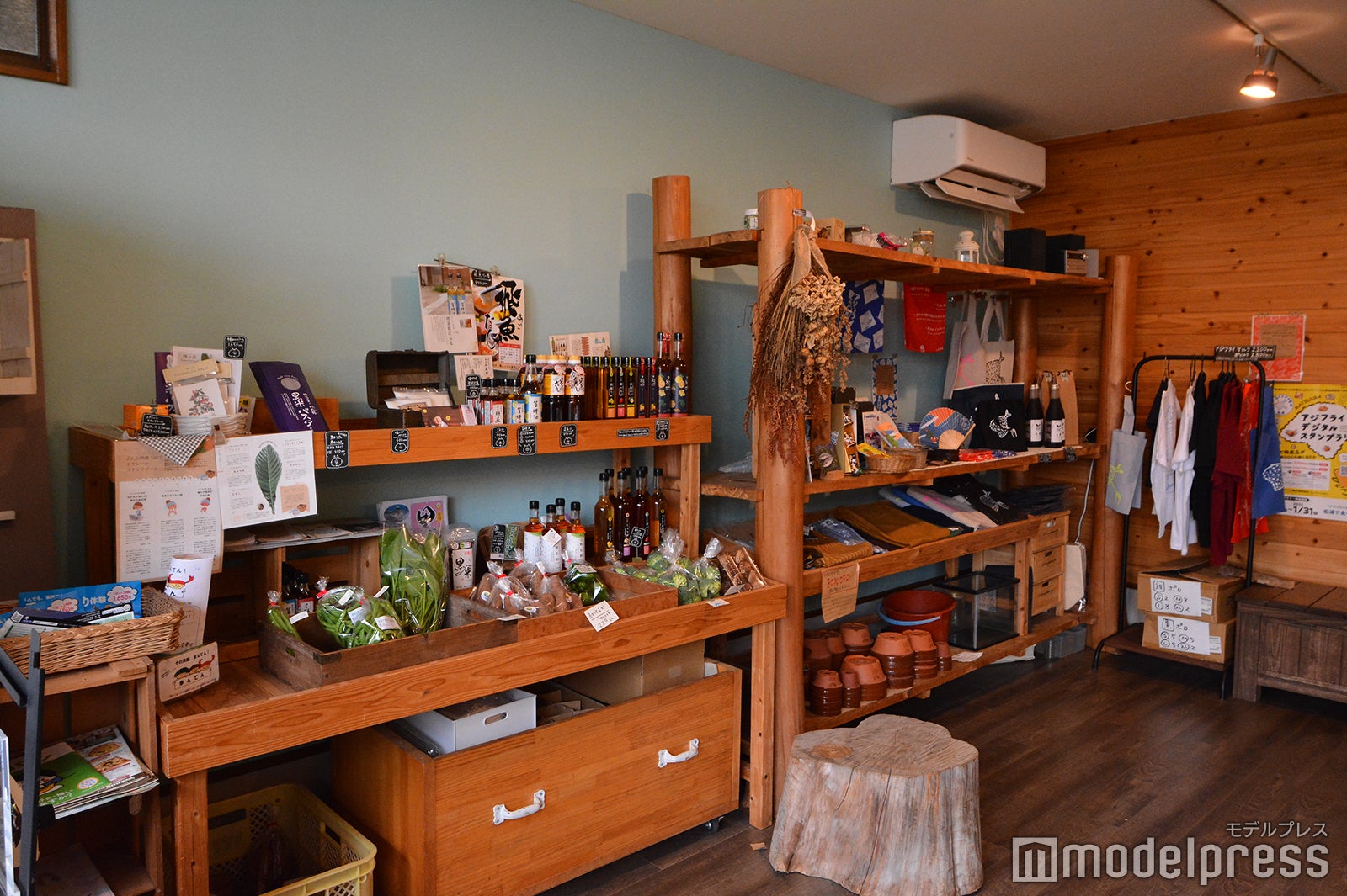 1階・松浦と近隣都市のゆかりのアイテムをセレクトした物販エリア（C）モデルプレス