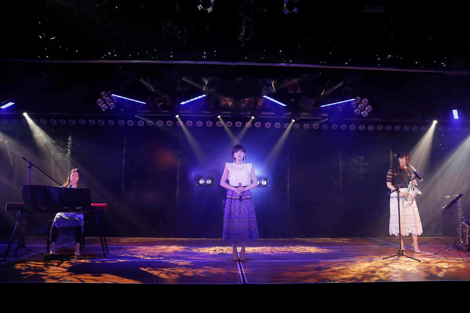 井上ヨシマサ「神曲縛り」公演（C）AKS