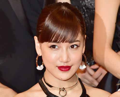 E-girls藤井夏恋、紅白に向けて気合い “パーツ美”にも視線集中