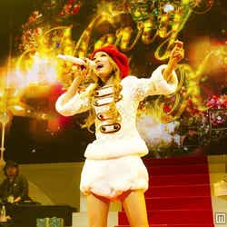 西野カナ衣装:ホワイトクリスマス ドール(歌唱映像「Alright」)