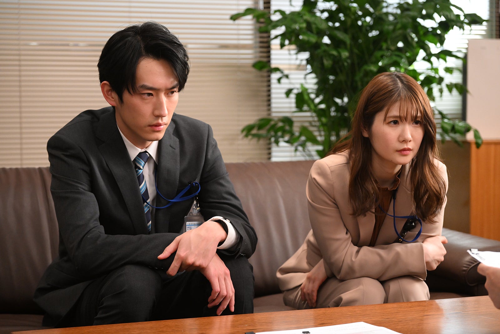 杉野遥亮、小野花梨 「罠の戦争」第10話より（C）カンテレ