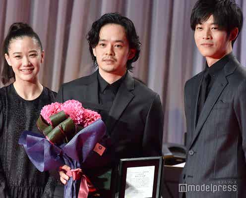 池松壮亮「役と心中しようと」蒼井優・松坂桃李が祝福に駆けつける<第32回日刊スポーツ映画大賞・石原裕次郎賞>