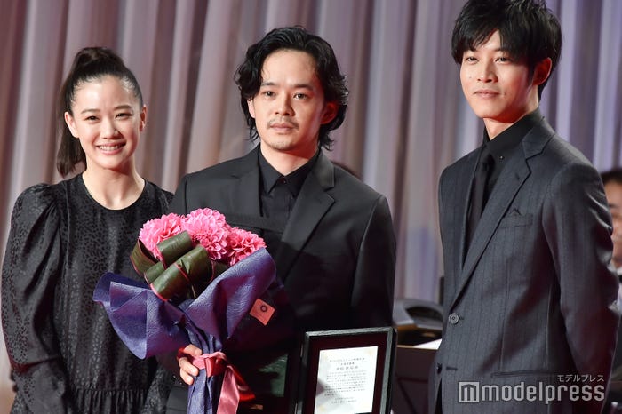 (左から)蒼井優、池松壮亮、松坂桃李(C)モデルプレス