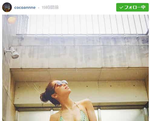 中村アン、谷間&背中ざっくり水着姿で美ボディ披露